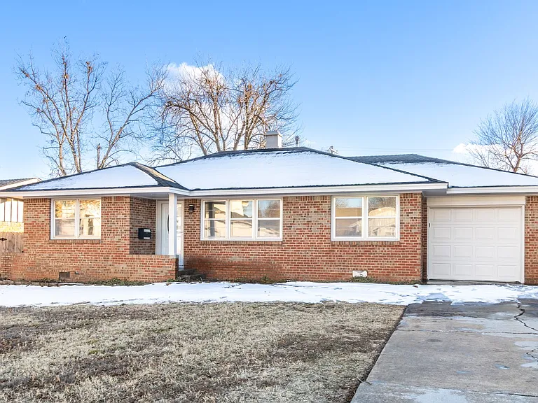2730 W Country Club Dr — Photo 2