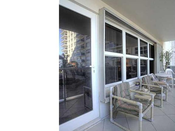 4th image of 3500 Galt Ocean Dr APT 206