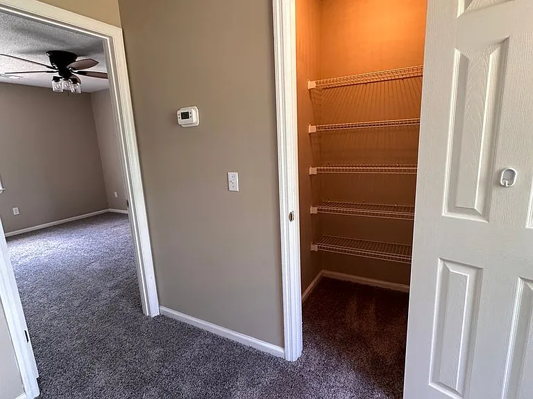 900 Country Club Rd — Photo 13
