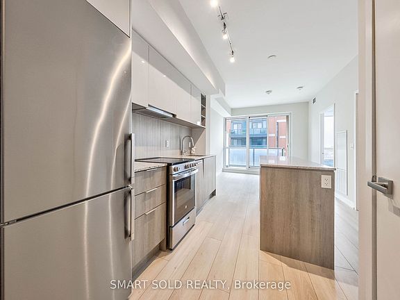 4th image of 31 Tippett Rd #833