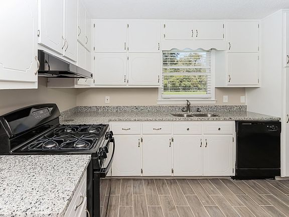 5th image of 30 White Breeze Ct