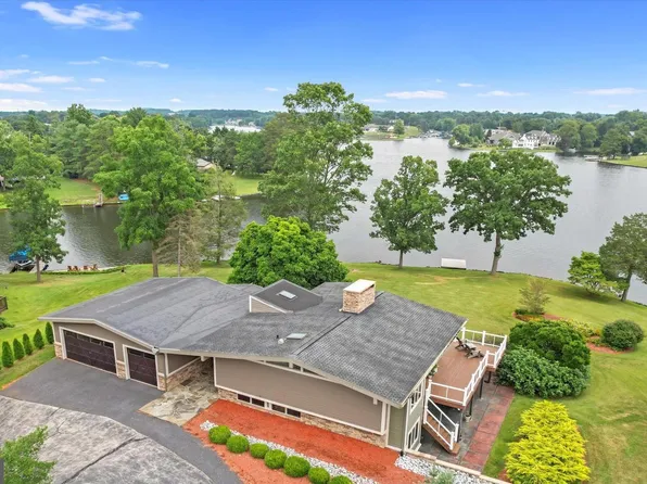 93 Meade Dr, Gettysburg, PA 17325