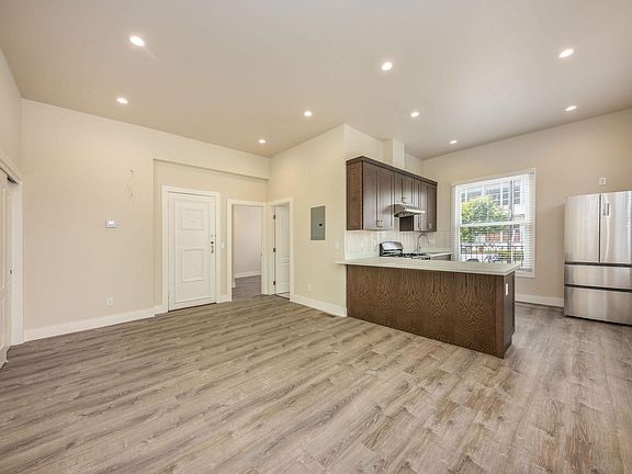 2nd image of 2701 Jackson St #1