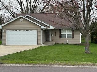 637 N Sangamon Ave, Gibson City, IL 60936