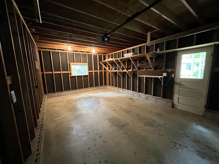 2020 Chippewa St — Photo 25