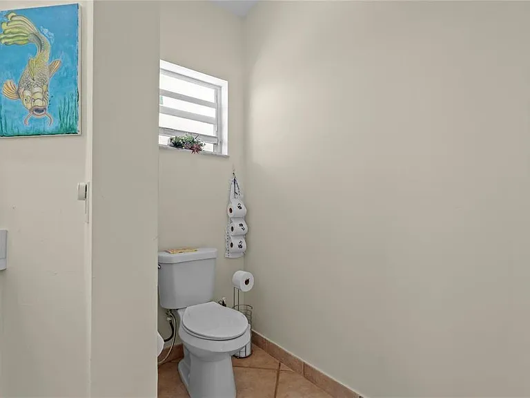6421 NW 41st St — Photo 30