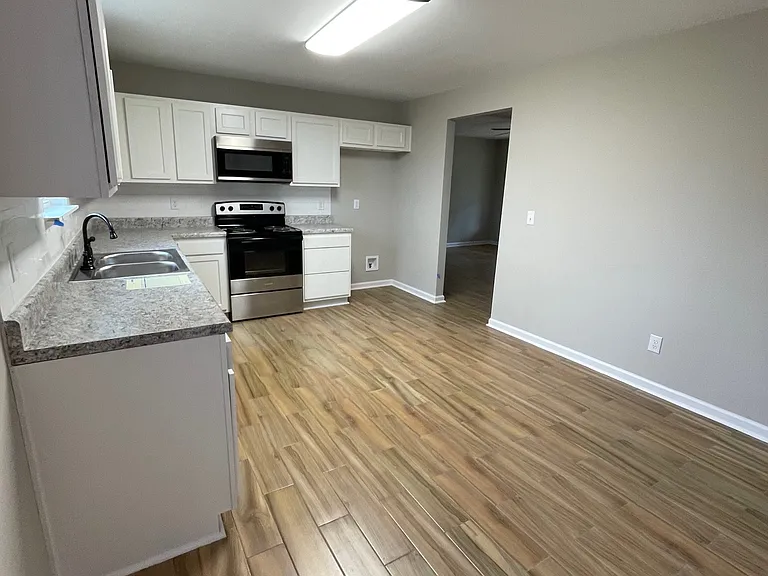 1250 Vivian St — Photo 4