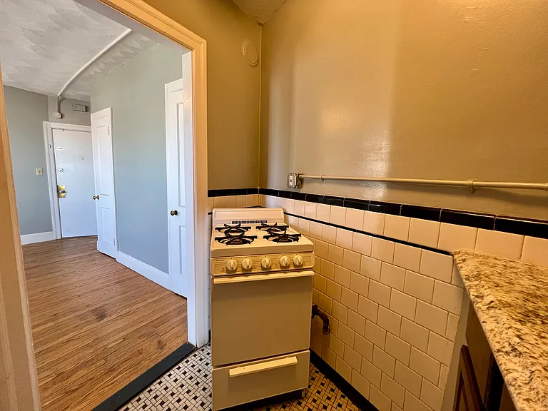 836 Main St #3R — Photo 6
