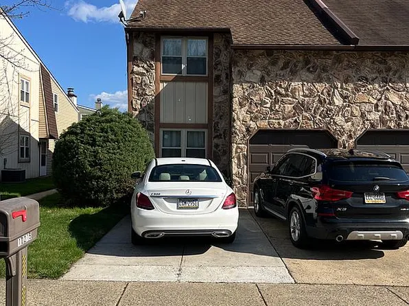 10215 Murty Ln, Philadelphia, PA 19116