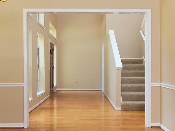 4th image of 4207 Amersham Way