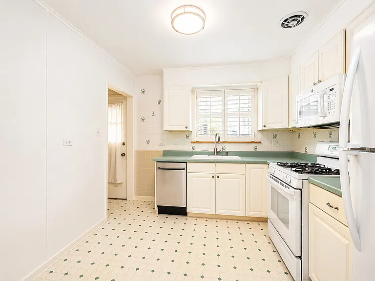 408 S Albert St — Photo 18