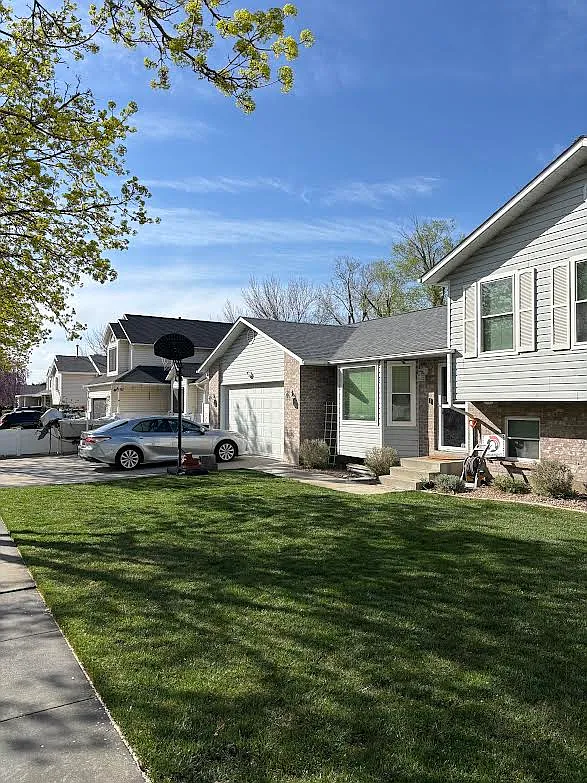 5 bed, 3.5 bath, 2768 sqft, $3,300 — Photo 1