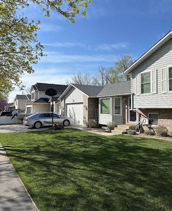 1st image of 48 W Clay Park Dr