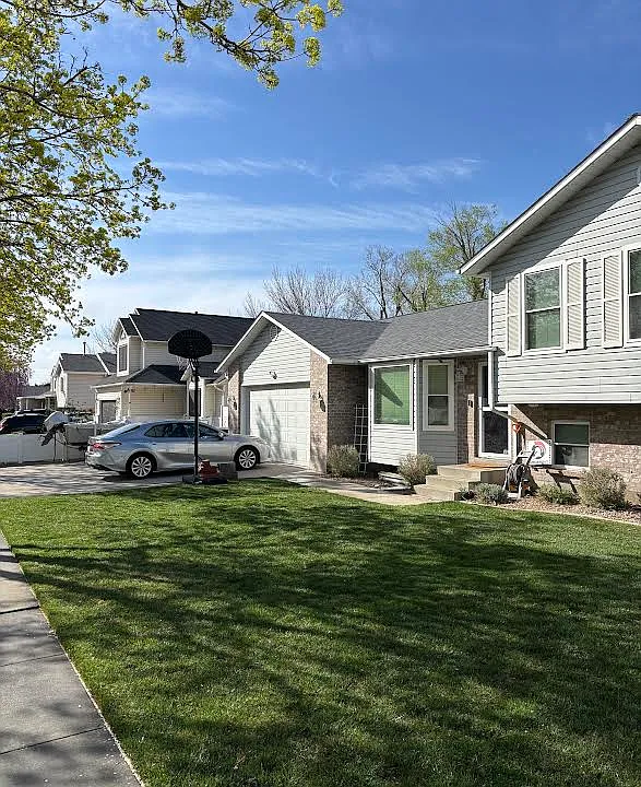 48 W Clay Park Dr