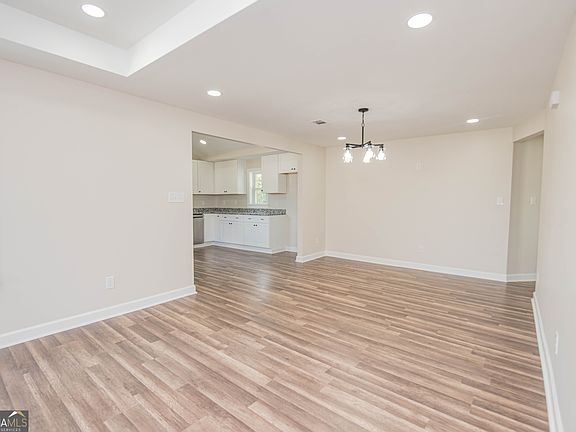 5th image of 403 Spruce St