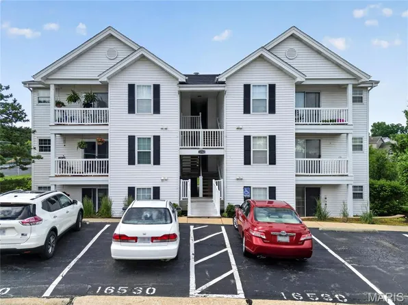 16560 Victoria Crossing Dr Unit J, Grover, MO 63040