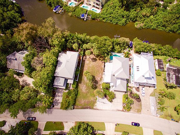 2nd image of 350 Island Cir