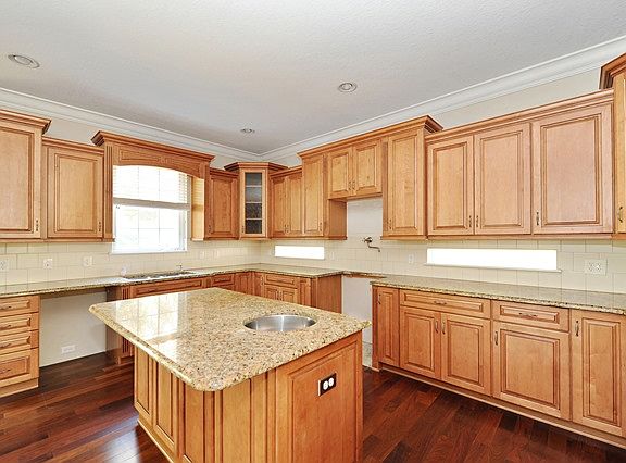 2nd image of 6203 Sanders Dr