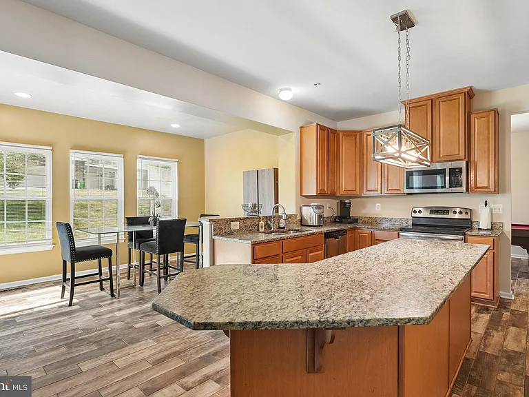 14315 Devinger Pl — Photo 3