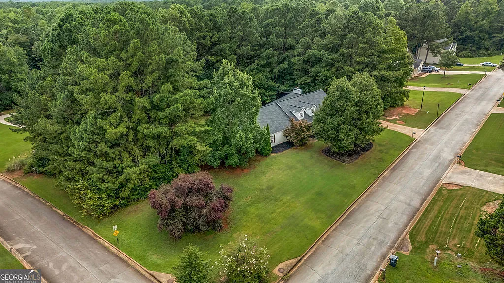 65 Chestnut Dr photo 1