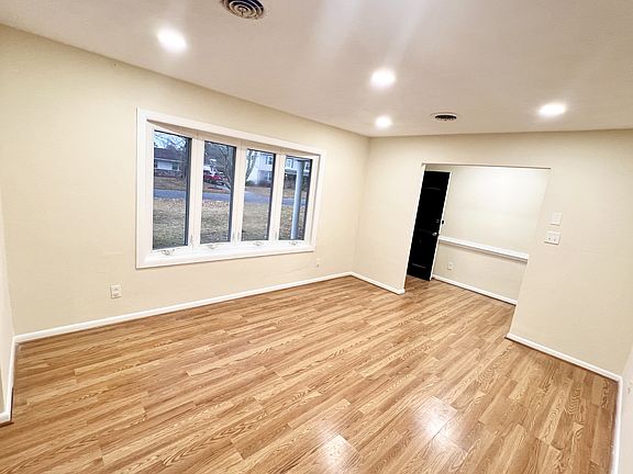 5th image of 209 Green Springs Ct