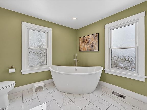5th image of 69 Lillian Pl