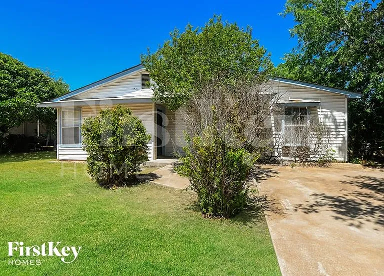 841 Hackamore St — Photo 1