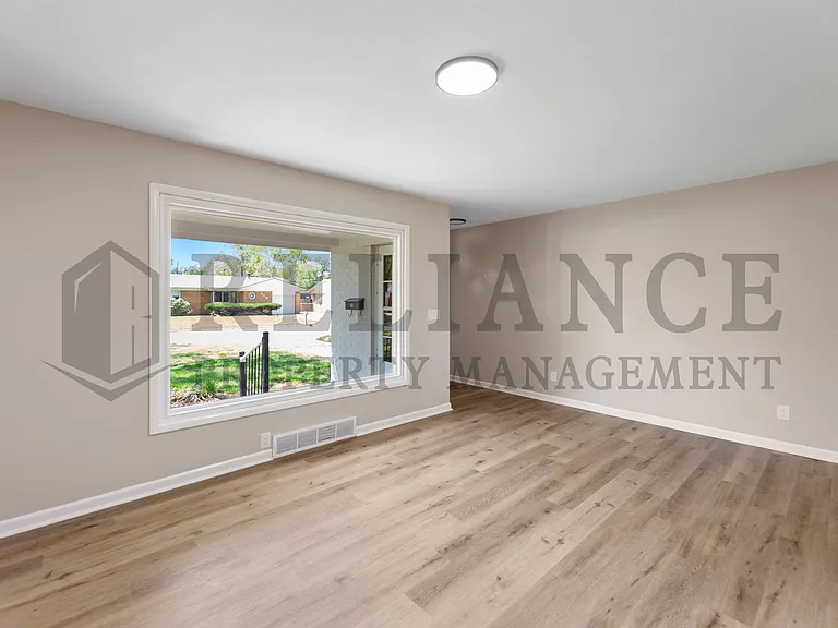 416 Alexander Dr — Photo 5