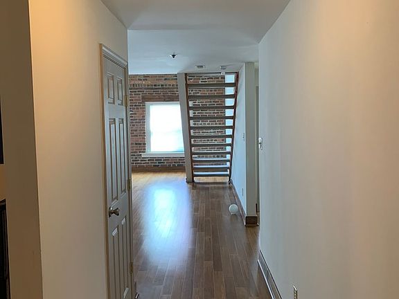3rd image of 1901 E Franklin St APT 5