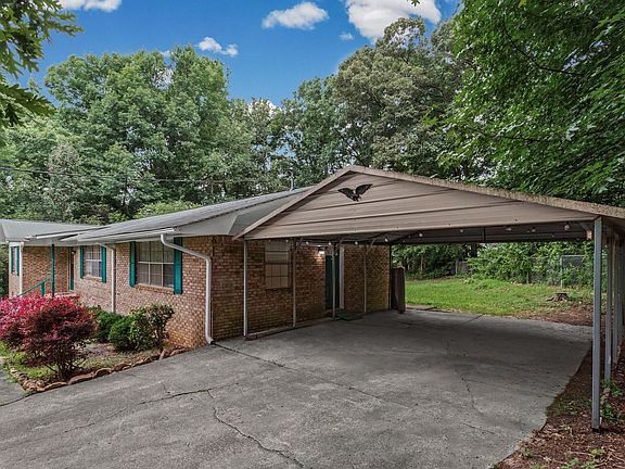 3rd image of 6096 Hillpine Dr