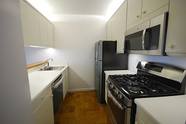 Sold by Luxury Habitat | media 11