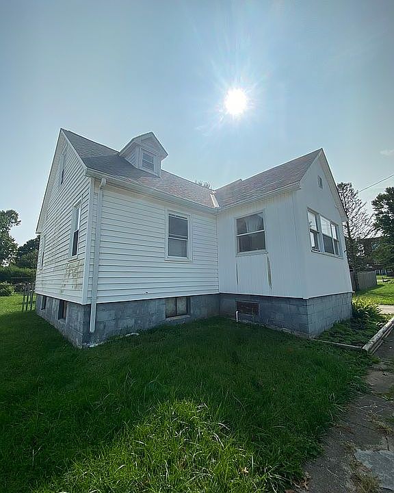 2nd image of 107 S 8th St