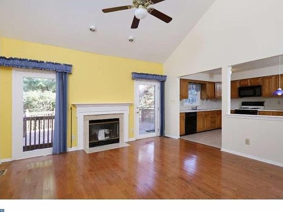 3rd image of 23 Hilltop Ln
