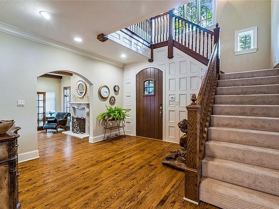 2nd image of 2606 Saratoga