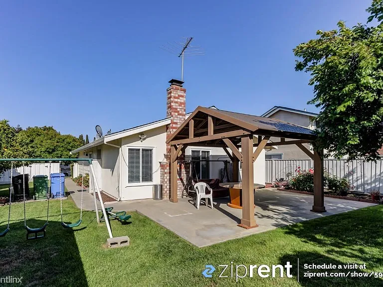 4548 Donalbain Cir — Photo 14
