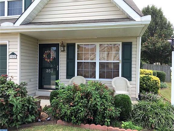 3rd image of 352 Marldale Dr