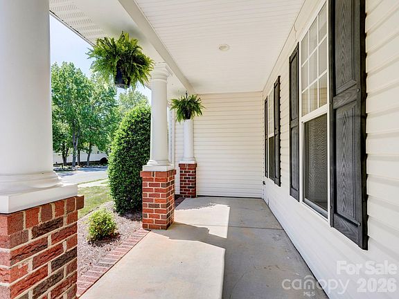 4th image of 2025 Gable Way Ln