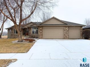 2412 S Grinnell Ave, Sioux Falls, SD 57106