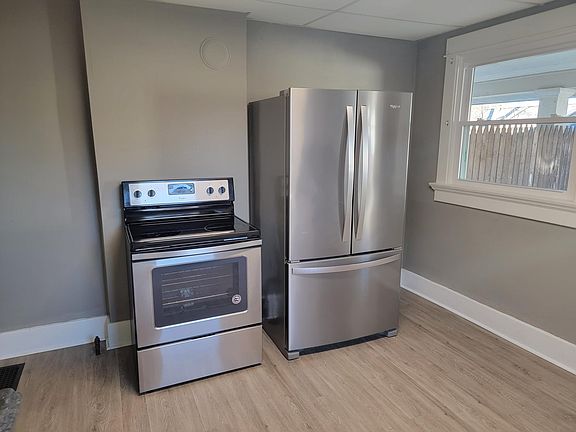 4th image of 2136 Pershing Blvd