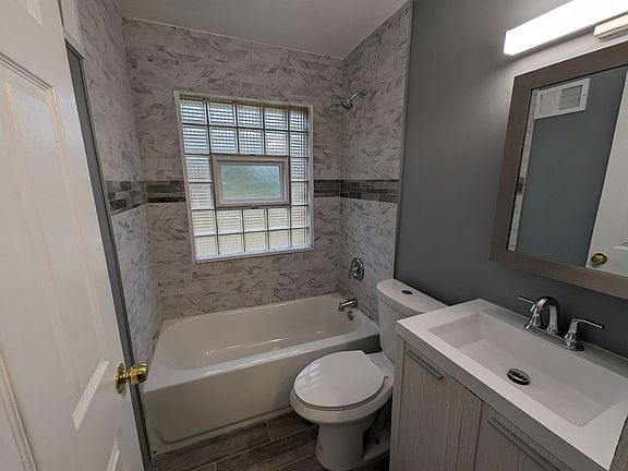 4th image of 7884 Wayne Ave