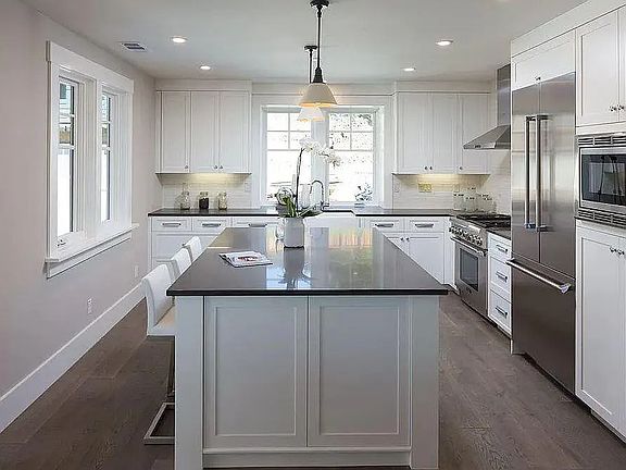 5th image of 8 Emery Ln #A