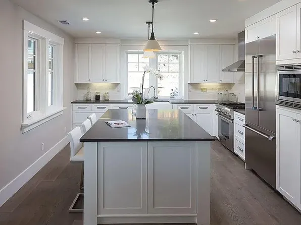 8 Emery Ln, Oakland, CA 94618