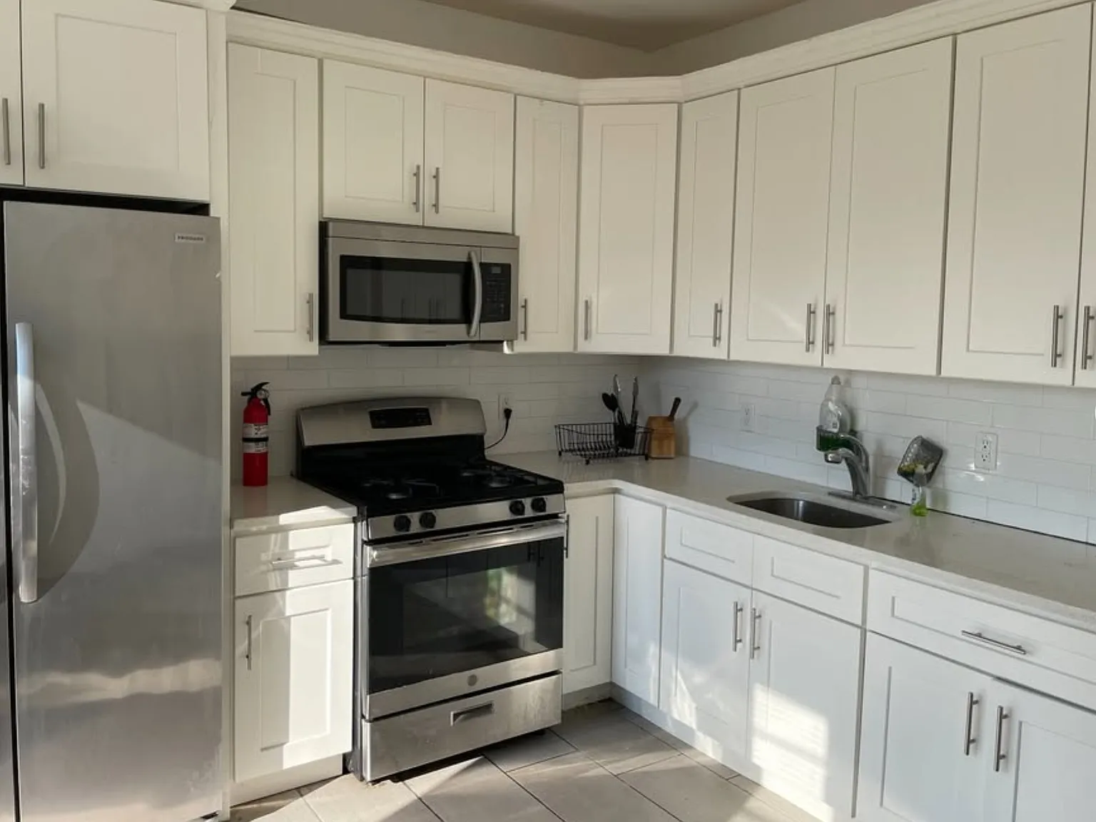 4 bed, $2,375 — Photo 3