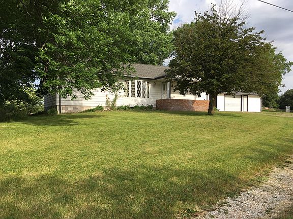 Front drive and yard