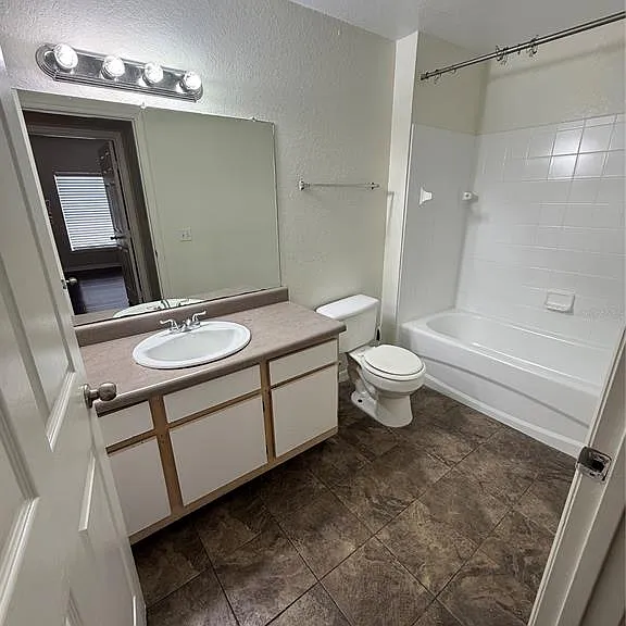 6029 Westgate Dr #725 — Photo 13