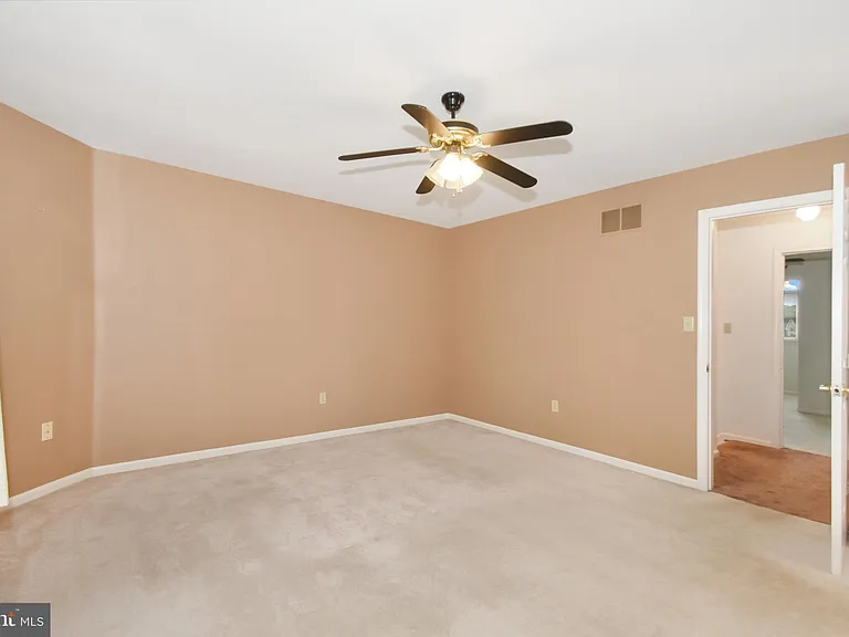 307 Jonathan Ct — Photo 13