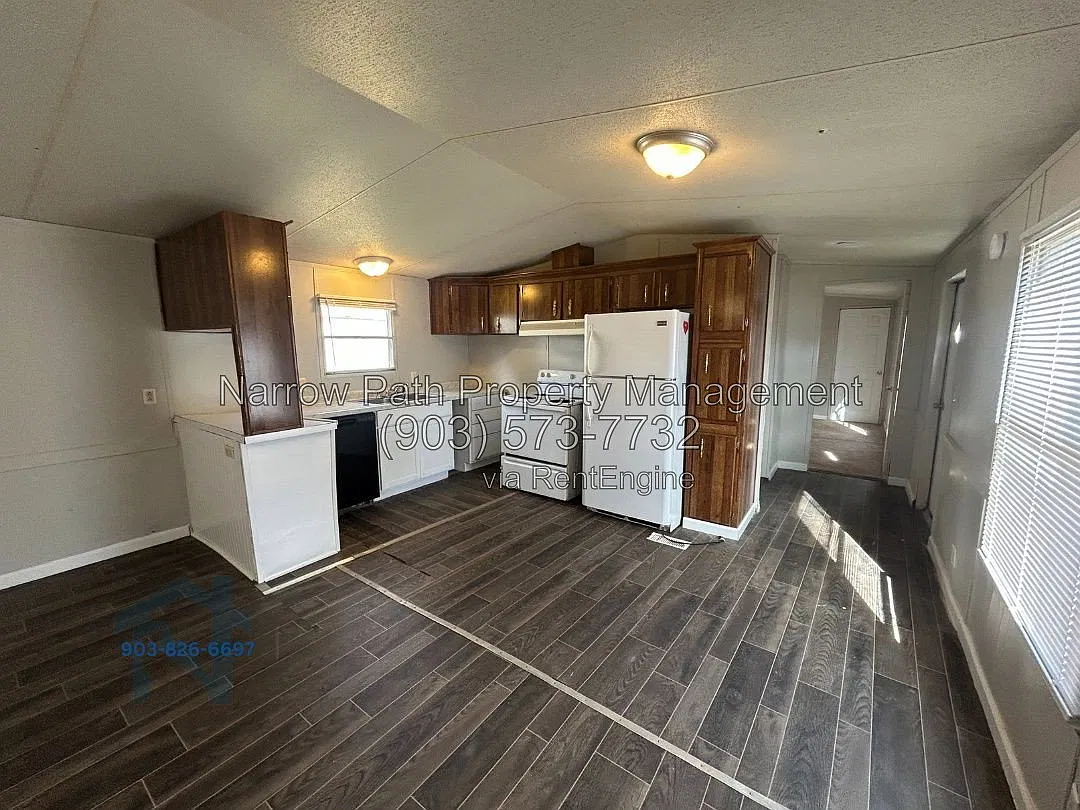3 bed, 2.0 bath, $750 — Photo 1