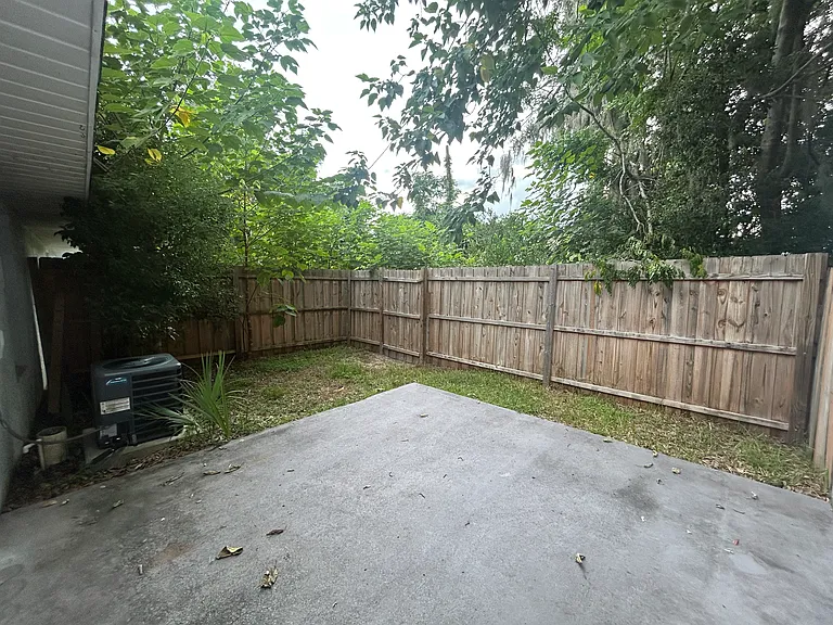 Picture of the private fenced in patio