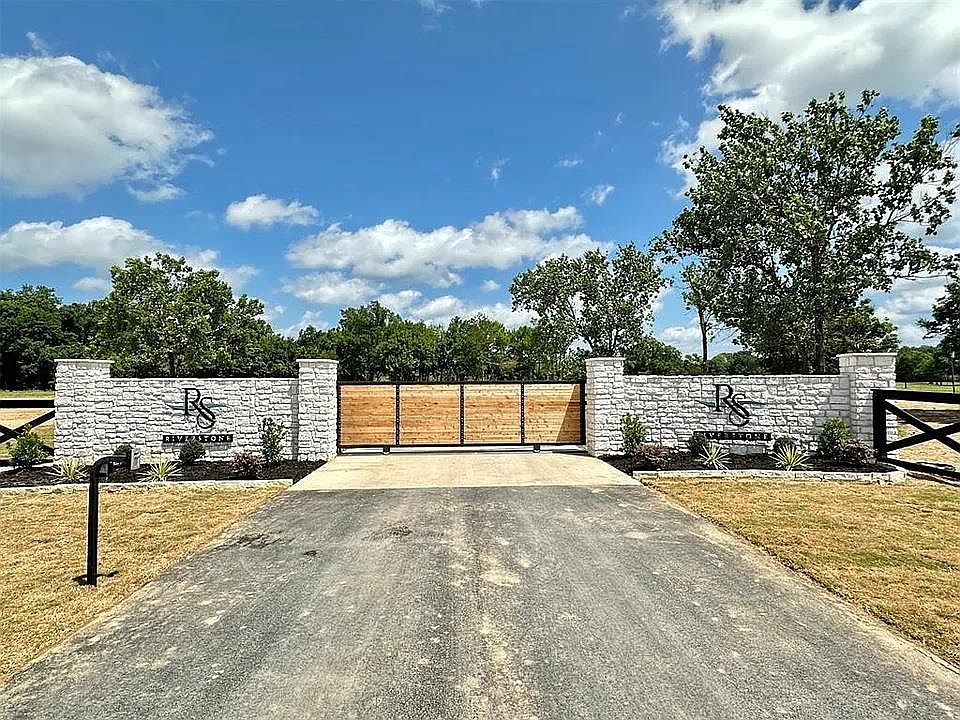 1st image of 10 Riverstone Drive