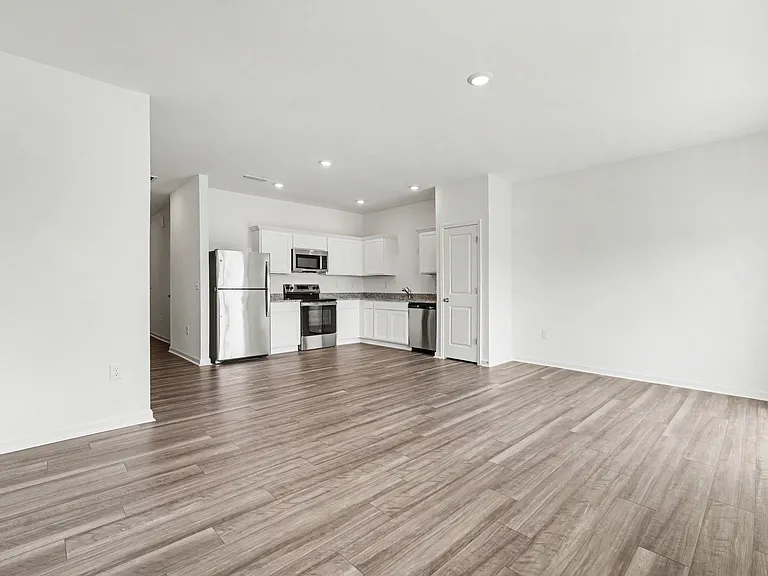 131 S Meyers Ct — Photo 4